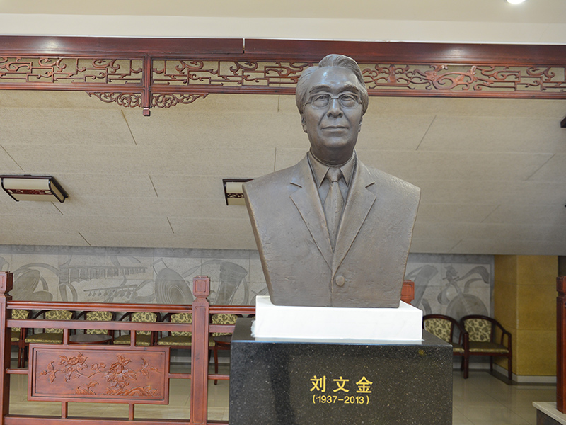 雕塑作品 劉文金像，鑄銅，安放地點：中央民族樂團